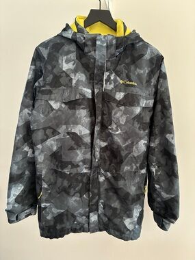Columbia Kids Black & Gray Camo Outside Interchange Layer